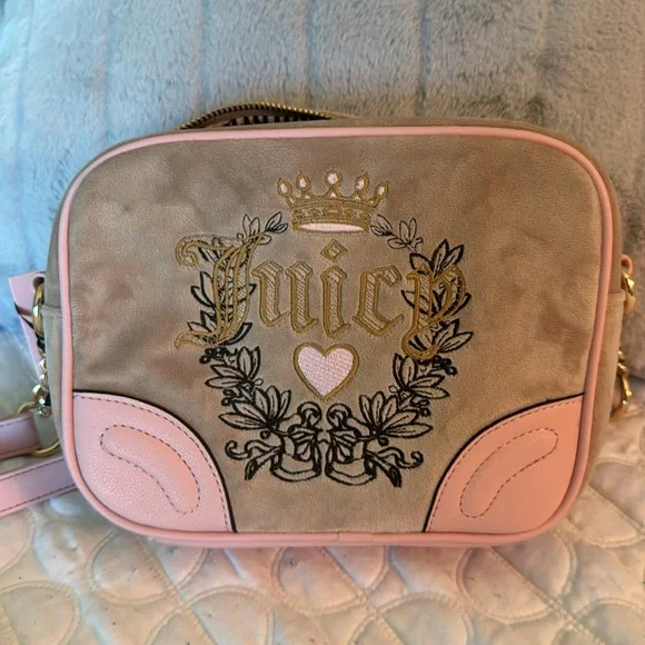 Juicy Couture Heritage Crossbody Bag NWT - Picture 1 of 11